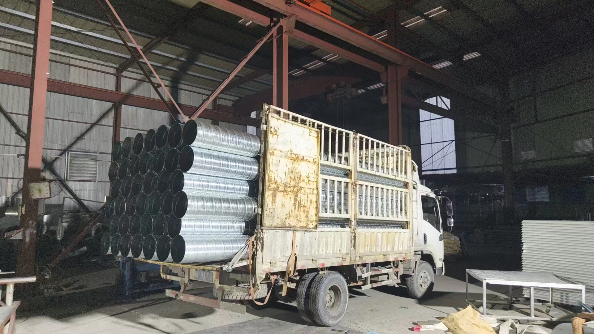 湖北馳亮機(jī)電感謝客戶(hù)信任，加班送貨中